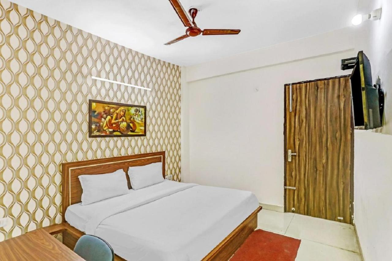 Hotel Noida Continental At Noida City Center Kültér fotó