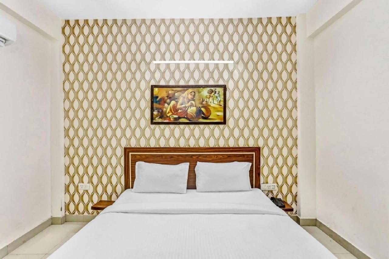 Hotel Noida Continental At Noida City Center Kültér fotó