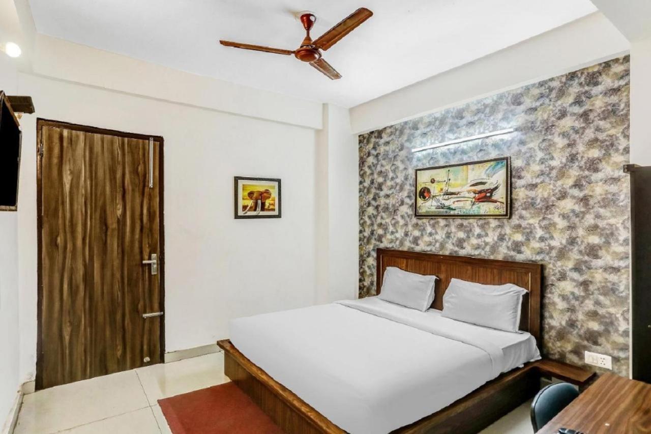 Hotel Noida Continental At Noida City Center Kültér fotó