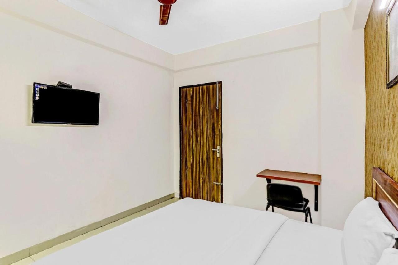 Hotel Noida Continental At Noida City Center Kültér fotó